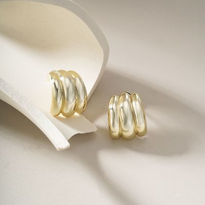 Bold Curve Earrings Gold
